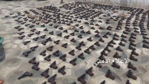 صور: ضبط خلية إجرامية بحوزتها مئات من قطع السلاح بالعاصمة صنعاء