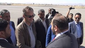 Coalition Warplanes Hover over Hodeidah as UN Observers Eat Launch