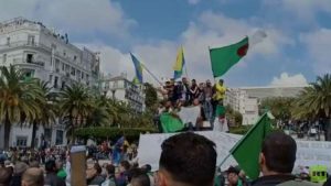 مظاهرات في الجزائر تطالب برحيل الرئيس الجديد