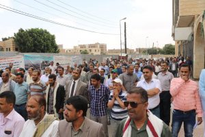 صنعاء .. وقفة احتجاجية لموظفوا شركة النفط أمام الامم المتحدة رفضاً لقرارات اقتصادية عدن التعسفية