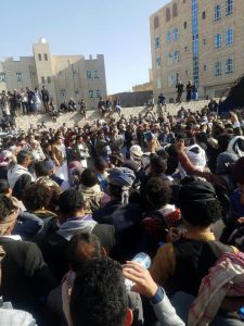 دموع الأطفال تحشد مئات المواطنين في مسعى للصلح في صنعاء