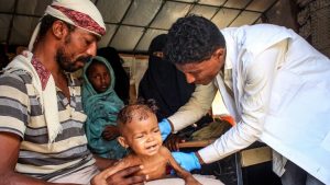 جراء تعنت السعودية وتحالفها .. منظمة دولية تؤكد أن الهدنة لم تحسن الظروف الإنسانية باليمن والأطفال يموتون جوعا