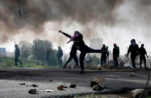 اصابات أثر اعتداء قوات العدو والمستوطنين على فلسطينيين بالضفة الغربية