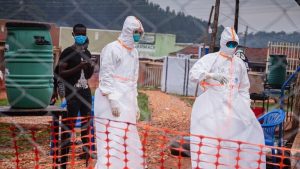 عالم أمريكي: فيروس إيبولا في إفريقيا تسرب من مختبر في سيراليون تموله الولايات المتحدة