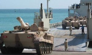 محافظ عدن: 6 قطاعات بحرية واعدة في سقطرى تستعد الإمارات لنهبها