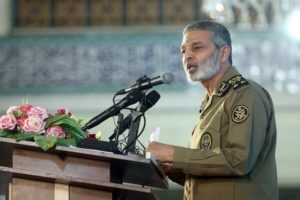 قائد الجيش الإيراني يتوعد الكيان الصهيوني برد ساحق حال تعرض بلاده لأي إعتداء