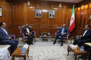 وزير الخارجية الإيراني يلتقي الوفد الوطني المفاوض في مسقط ويؤكد دعم طهران للشعب اليمني