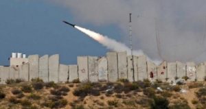 المقاومة الفلسطينية بغزة تجري تجربة صاروخية باتجاه البحر