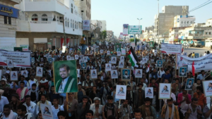 مسيرة جماهيرية حاشدة بمدينة الحديدة وفاءً للشهيد الصماد وتضامناً مع فلسطين وتحذيراً للعدوان (صور + فيديو)