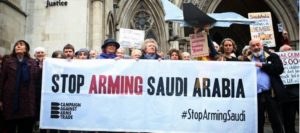ناشطون في لندن ينظمون وقفة إحتجاجية رفضاً لصفقات بيع الأسلحة البريطانية إلى السعودية