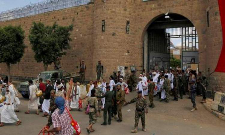 الإفراج عن عشرات السجناء بصنعاء