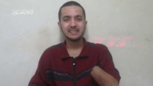 شاهد بالفيديو: كتائب القسام تبث رسالة أسير صهيوني لحكومة العدو