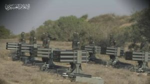 القسام” تستهدف تجمعات لجيش العدو الصهيوني بصواريخ “رجوم” قصيرة المدى